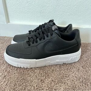 Nike Women's Black and White Sneakers